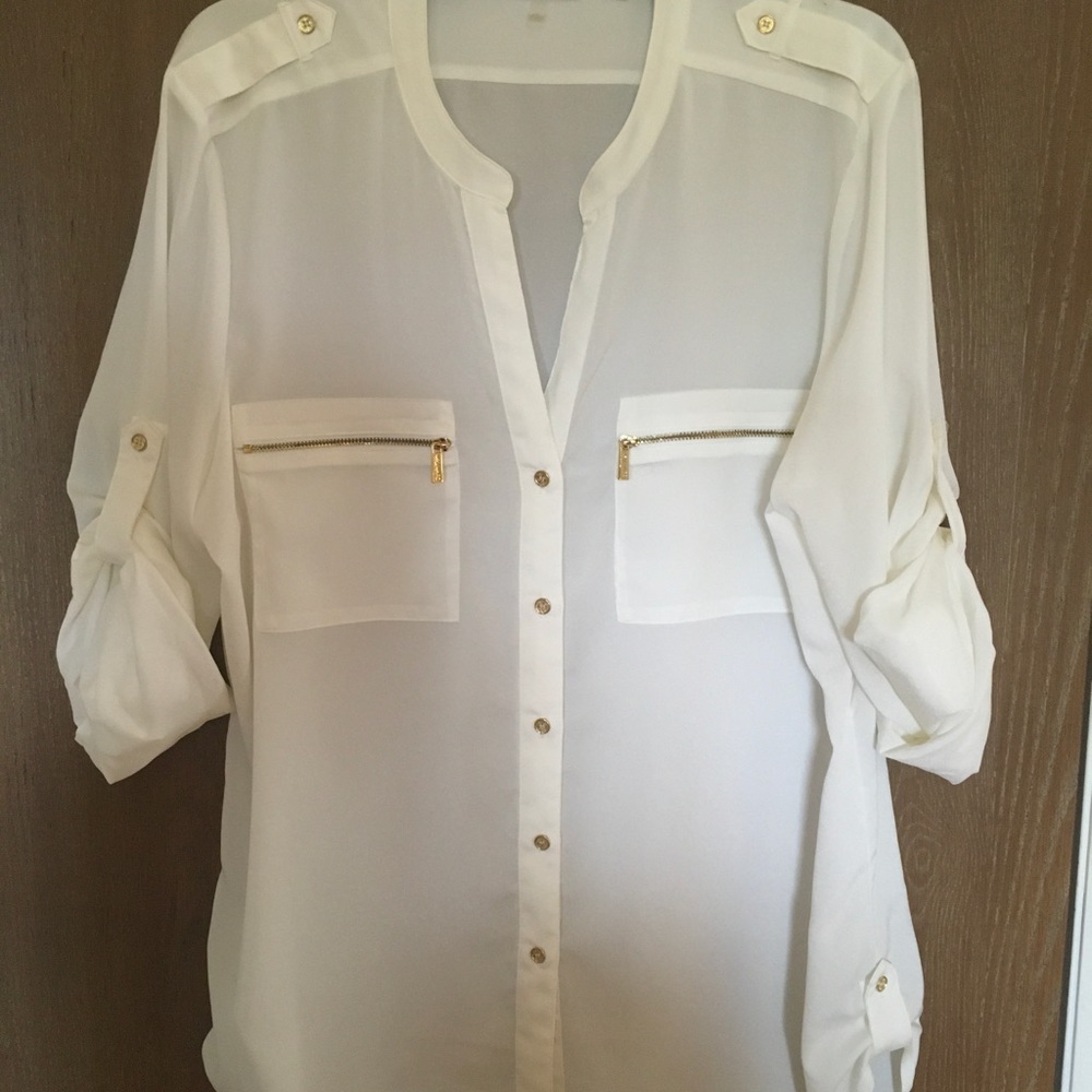 Cream colored Calvin Klein blouse like new.